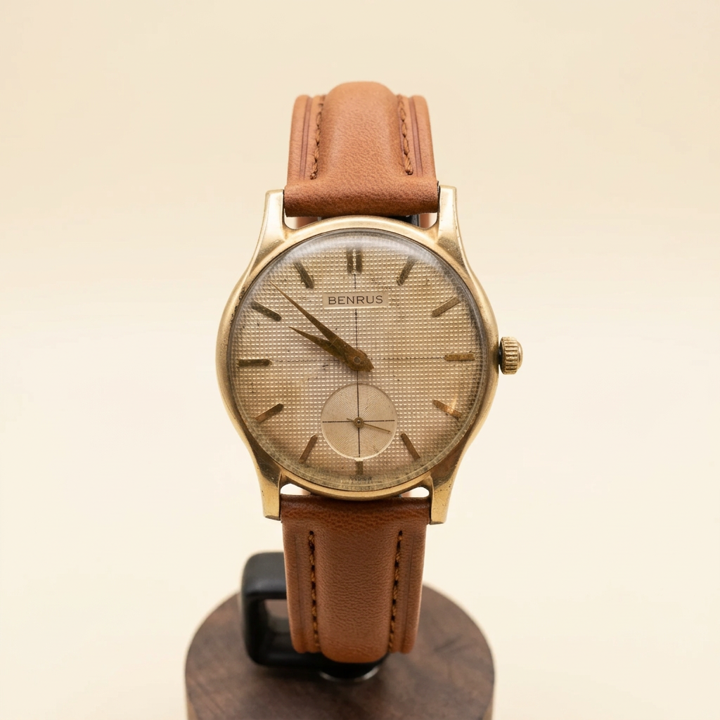 Cream-background watch photo 1